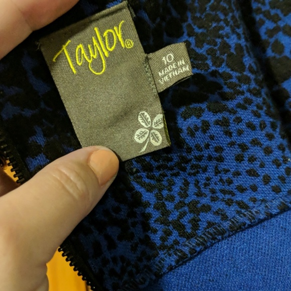 Fun flattering dress - Picture 5 of 8